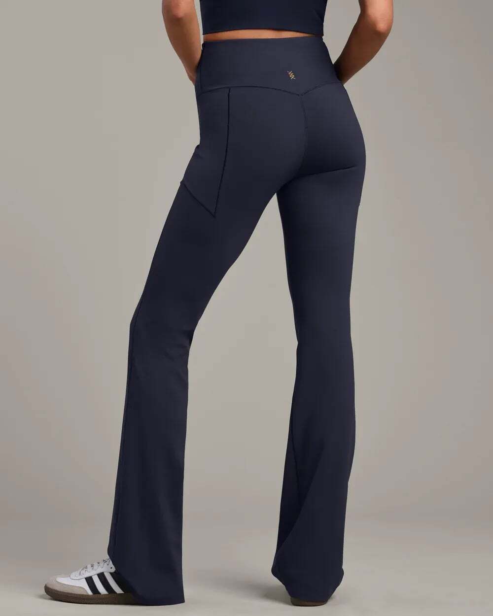 Rhone Revive Flare Legging with Pockets Size Large
